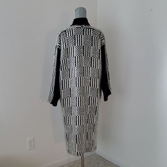 Linea Vogue | Italian Long Sweater Coat - Picture 6 of 10